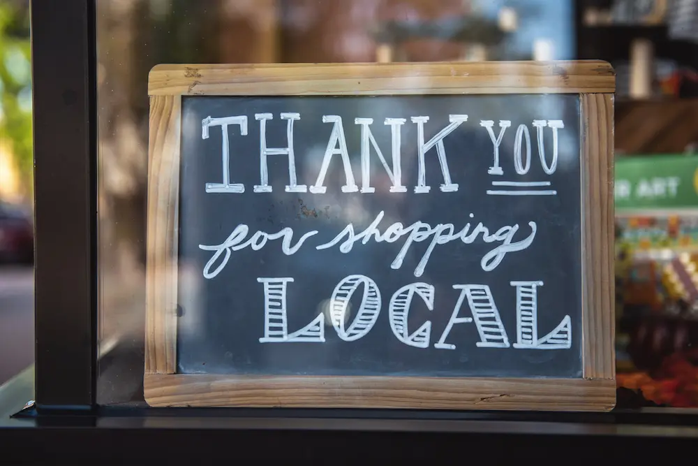 Shop displaying a sign : Thank you for shopping local